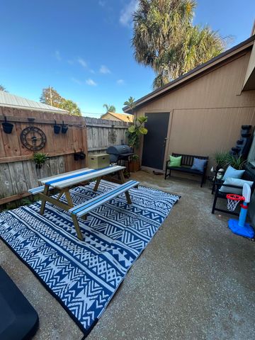 818 Sandtree Drive, Palm Beach Gardens, FL 33403