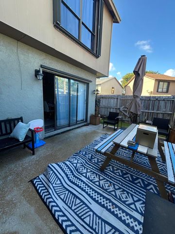 818 Sandtree Drive, Palm Beach Gardens, FL 33403