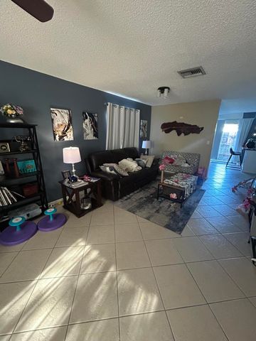 818 Sandtree Drive, Palm Beach Gardens, FL 33403