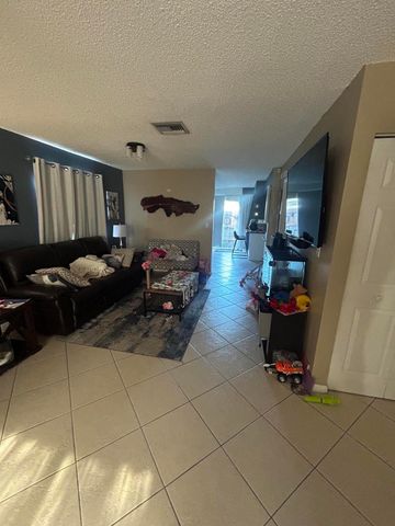 818 Sandtree Drive, Palm Beach Gardens, FL 33403