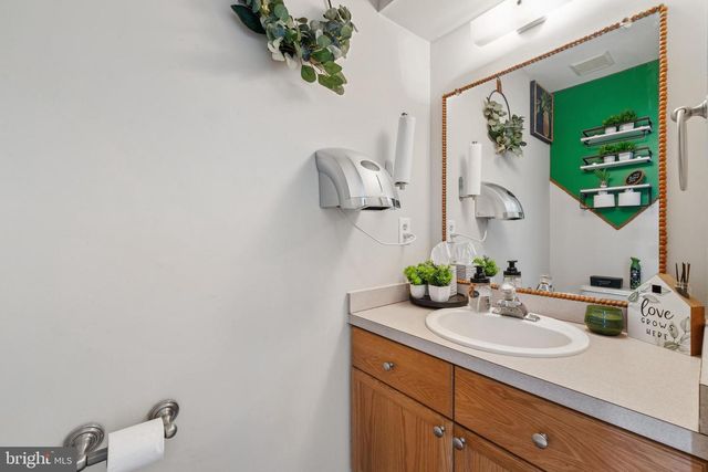 15 ASHLAND AVE, Sicklerville, NJ 08081