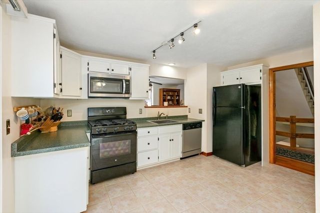 9 Eaton Ct 9, Haverhill, MA 01832