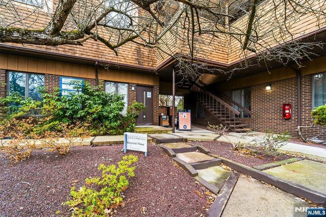 180 Old Tappan Road, Old Tappan, NJ 07675