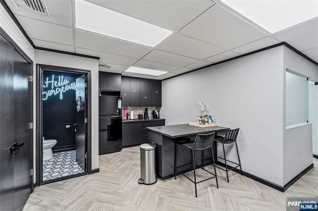 180 Old Tappan Road, Old Tappan, NJ 07675