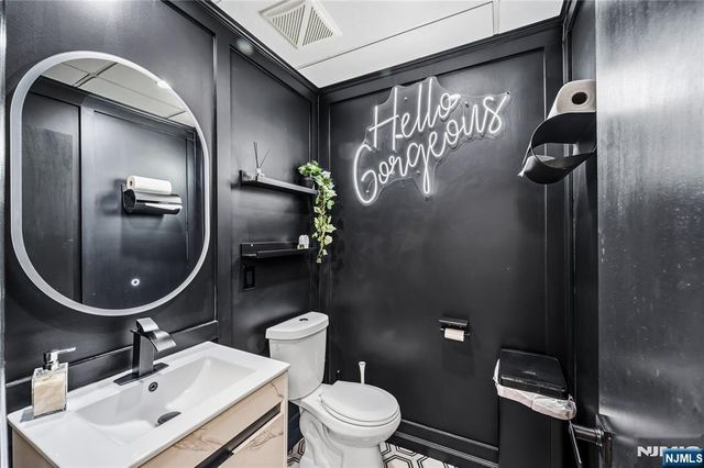 180 Old Tappan Road, Old Tappan, NJ 07675