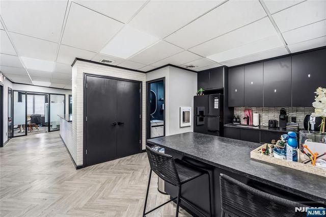 180 Old Tappan Road, Old Tappan, NJ 07675