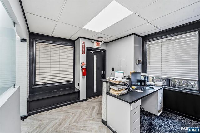 180 Old Tappan Road, Old Tappan, NJ 07675