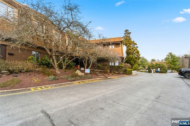 180 Old Tappan Road, Old Tappan, NJ 07675