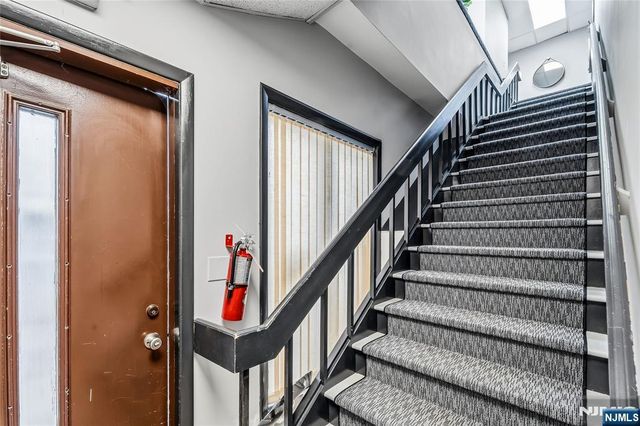 180 Old Tappan Road, Old Tappan, NJ 07675