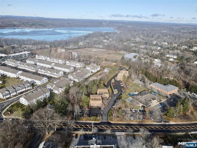 180 Old Tappan Road, Old Tappan, NJ 07675