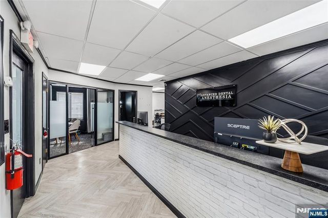 180 Old Tappan Road, Old Tappan, NJ 07675