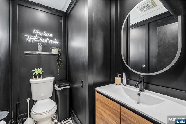 180 Old Tappan Road, Old Tappan, NJ 07675