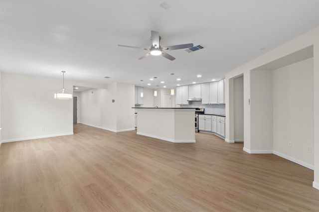 12024 Crownstone LN, Manor, TX 78653