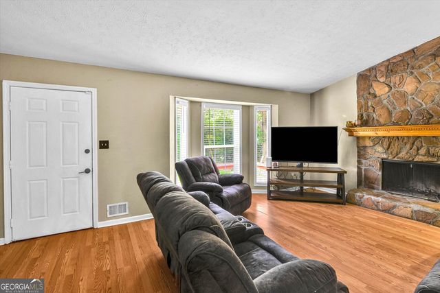 270 Amberwood Drive NW, Lawrenceville, GA 30044