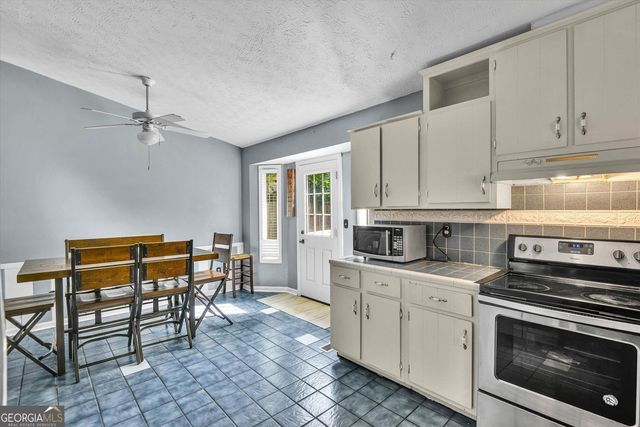 270 Amberwood Drive NW, Lawrenceville, GA 30044