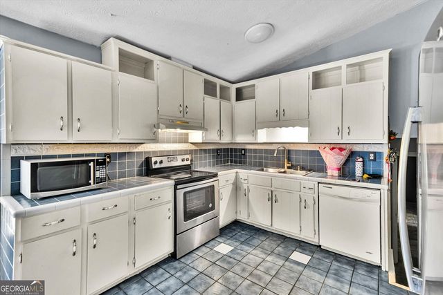 270 Amberwood Drive NW, Lawrenceville, GA 30044