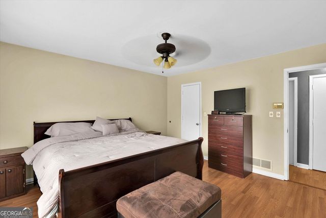 270 Amberwood Drive NW, Lawrenceville, GA 30044