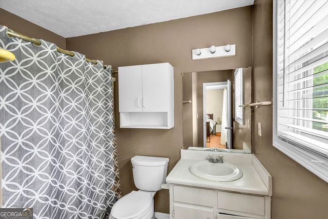 270 Amberwood Drive NW, Lawrenceville, GA 30044