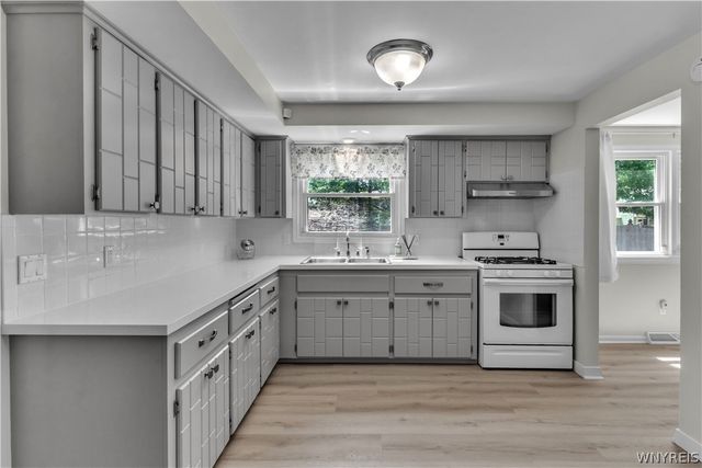 21 Beaumont Drive, Amherst, NY 14228