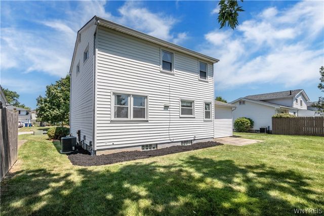 21 Beaumont Drive, Amherst, NY 14228