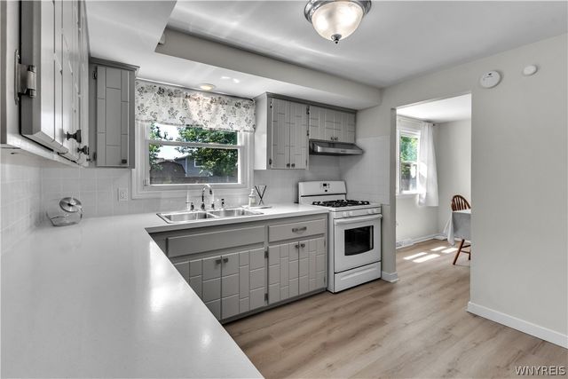 21 Beaumont Drive, Amherst, NY 14228