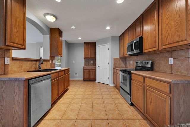 10803 Marot Field, Helotes, TX 78023