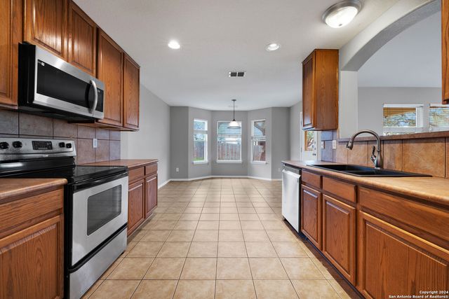 10803 Marot Field, Helotes, TX 78023