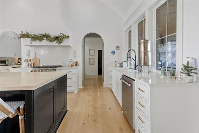 1216 Rainbow Lane, Lake Charles, LA 70611