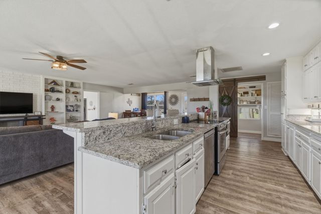 143 Mohave Drive E, Lake Kiowa, TX 76240