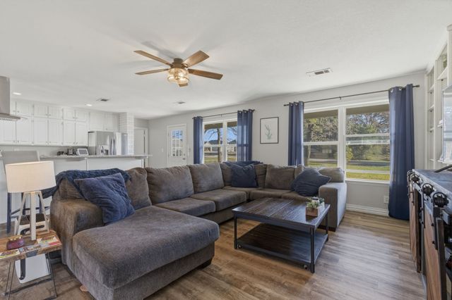 143 Mohave Drive E, Lake Kiowa, TX 76240