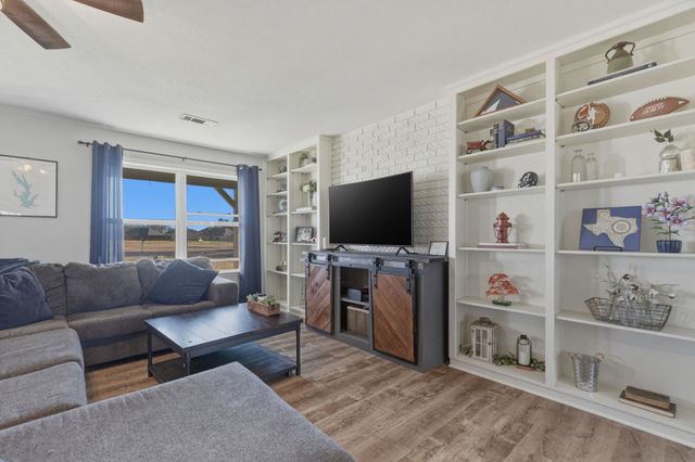 143 Mohave Drive E, Lake Kiowa, TX 76240