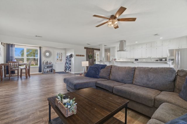 143 Mohave Drive E, Lake Kiowa, TX 76240