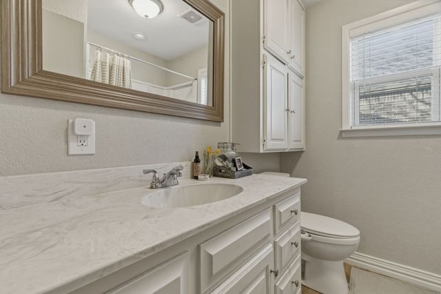 143 Mohave Drive E, Lake Kiowa, TX 76240