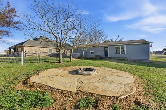 143 Mohave Drive E, Lake Kiowa, TX 76240