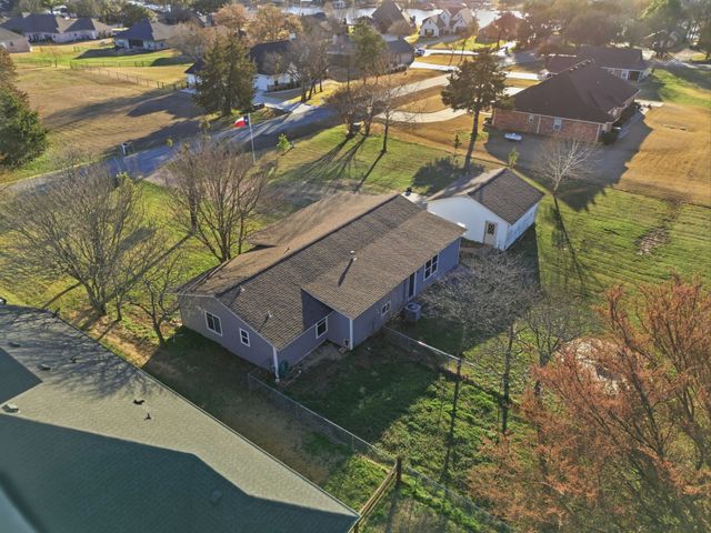 143 Mohave Drive E, Lake Kiowa, TX 76240