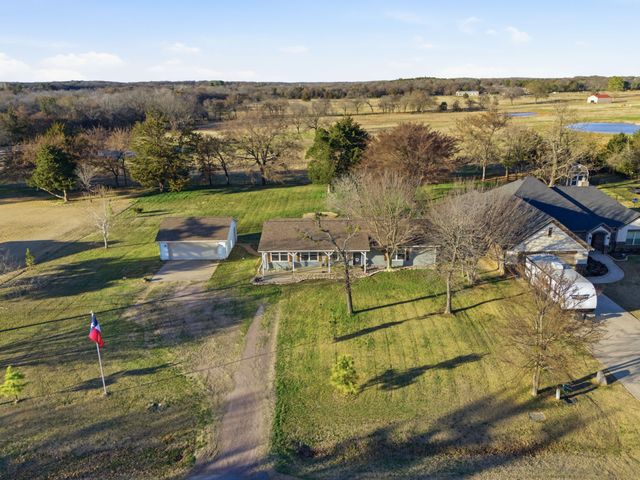 143 Mohave Drive E, Lake Kiowa, TX 76240