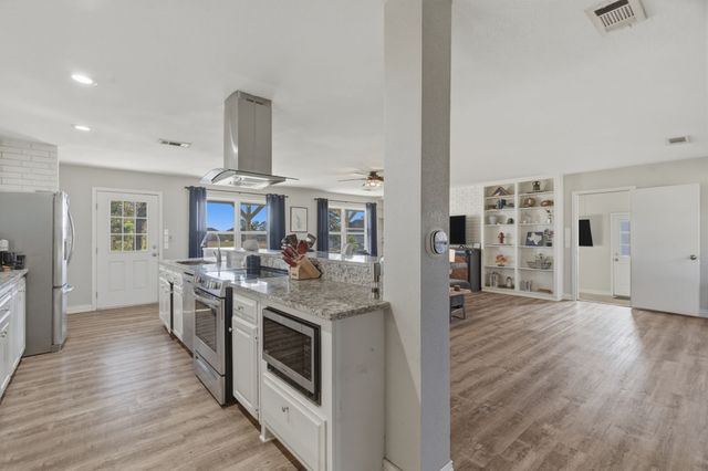143 Mohave Drive E, Lake Kiowa, TX 76240