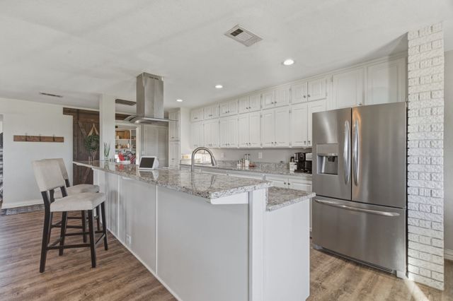 143 Mohave Drive E, Lake Kiowa, TX 76240