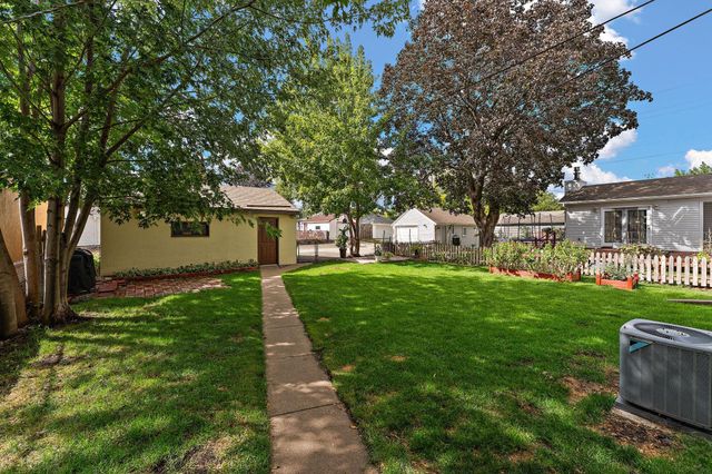 828 3rd Avenue S, South Saint Paul, MN 55075