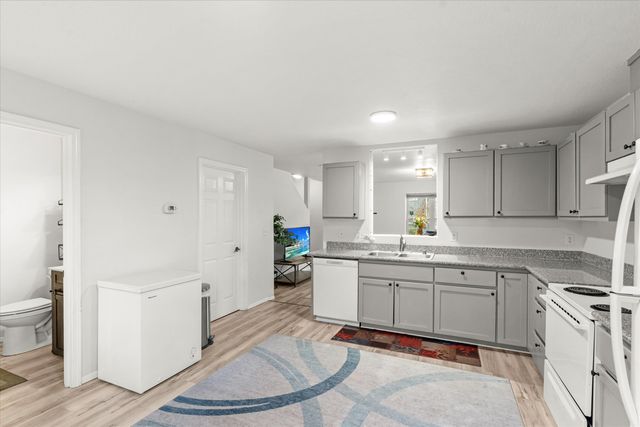 450 Midway Road 6, Medford, OR 97501