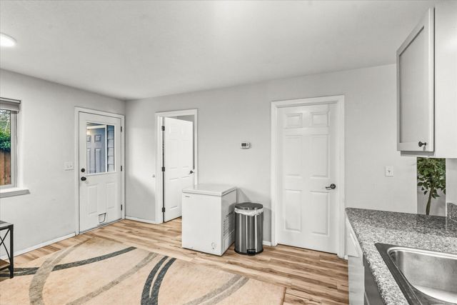 450 Midway Road 6, Medford, OR 97501