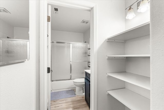 450 Midway Road 6, Medford, OR 97501