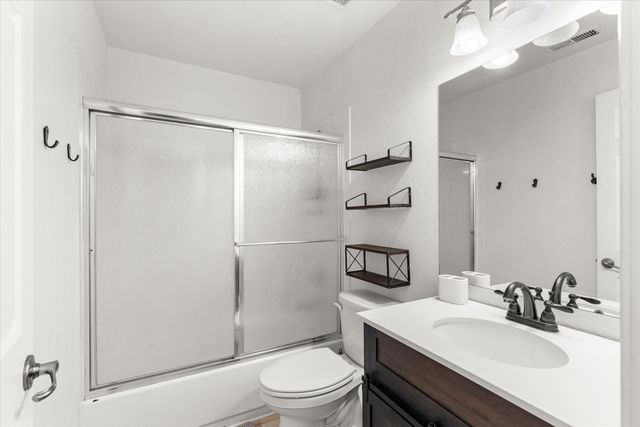 450 Midway Road 6, Medford, OR 97501