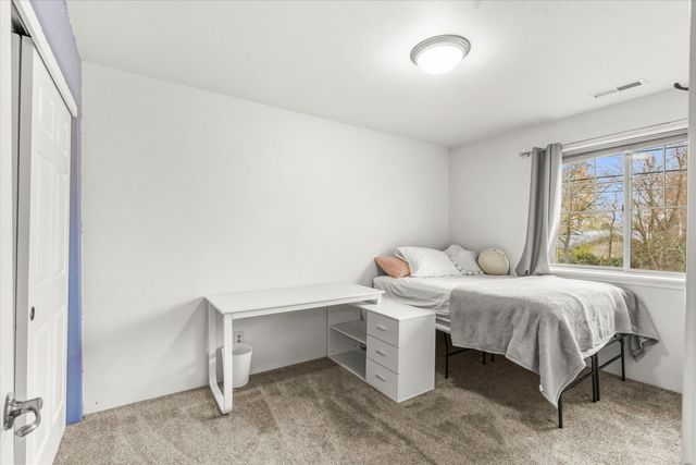 450 Midway Road 6, Medford, OR 97501