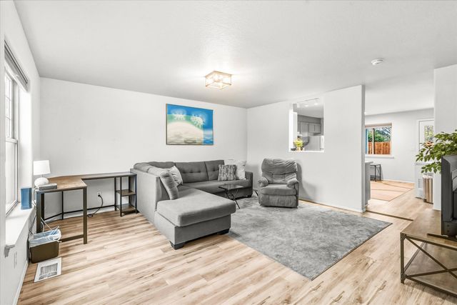 450 Midway Road 6, Medford, OR 97501