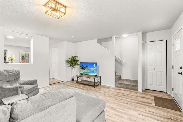 450 Midway Road 6, Medford, OR 97501