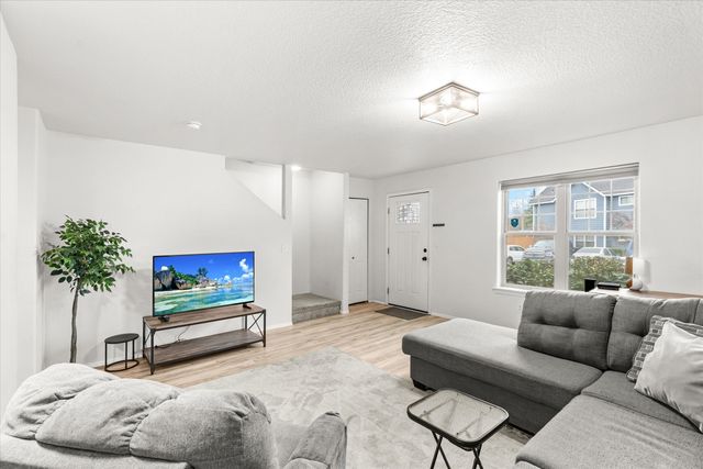 450 Midway Road 6, Medford, OR 97501