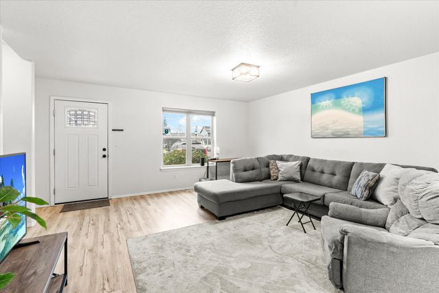 450 Midway Road 6, Medford, OR 97501