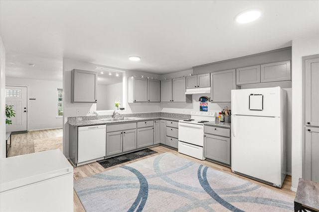 450 Midway Road 6, Medford, OR 97501