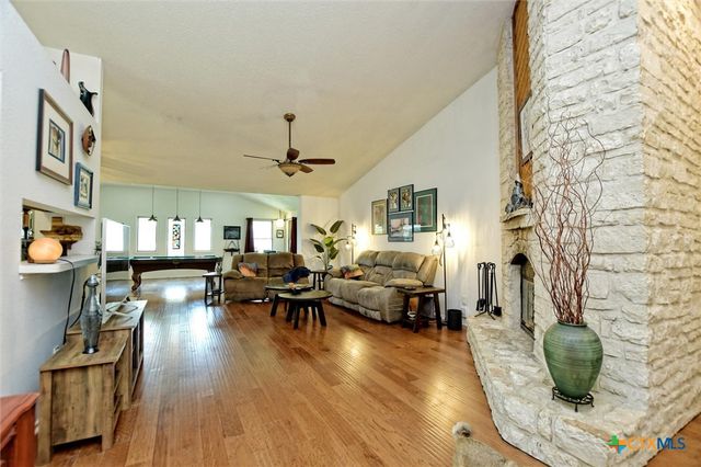 1002 W Noton Street, Pflugerville, TX 78660